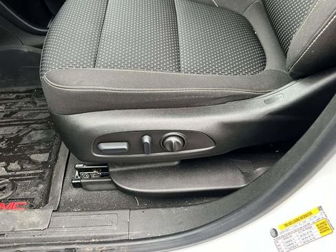 Certified 2023 GMC Acadia SLE w/ Driver Convenience Package image 21