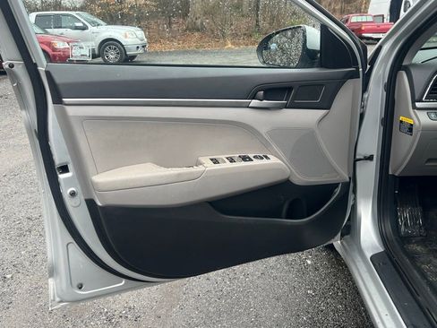 Used 2017 Hyundai Elantra SE image 9