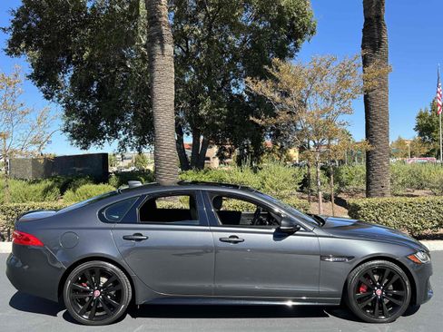 Used 2017 Jaguar XF S image 21