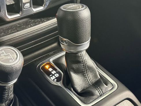 Used 2022 Jeep Gladiator Sport image 28