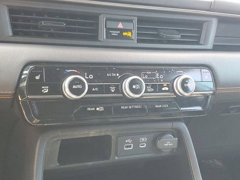 Used 2025 Honda Pilot TrailSport image 25