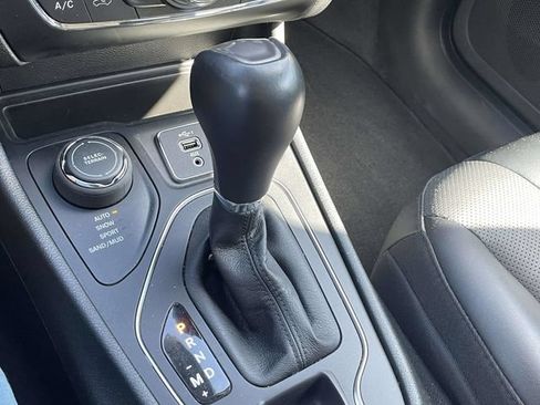 Used 2022 Jeep Cherokee Latitude Lux w/ Sun & Sound Group AWD/4WD image 29