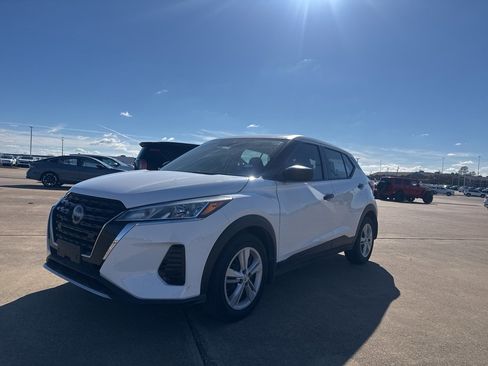 Certified 2024 Nissan Kicks S image 5