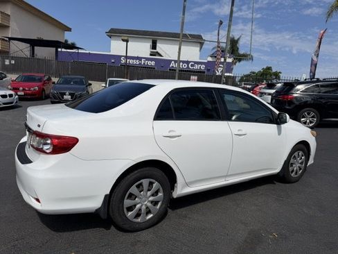 Used 2011 Toyota Corolla LE FWD image 2