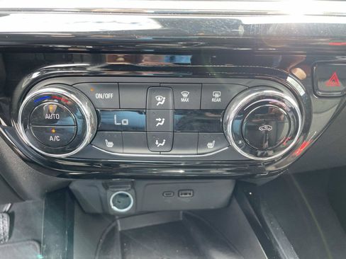 Used 2026 Chevrolet Trax RS w/ Sunroof Package FWD image 20