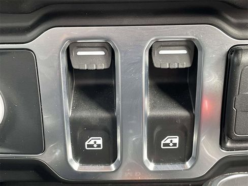 Used 2025 Jeep Wrangler Sport image 15