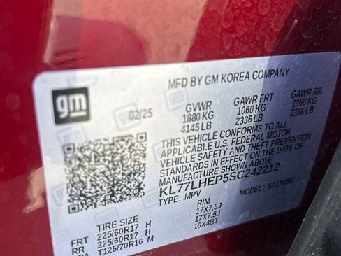 Used 2025 Chevrolet Trax LT w/ LT Convenience Package FWD image 3