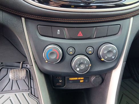 Used 2017 Chevrolet Trax LS FWD image 18