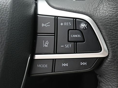 Used 2025 Toyota Sienna XLE w/ XLE Plus Package image 18