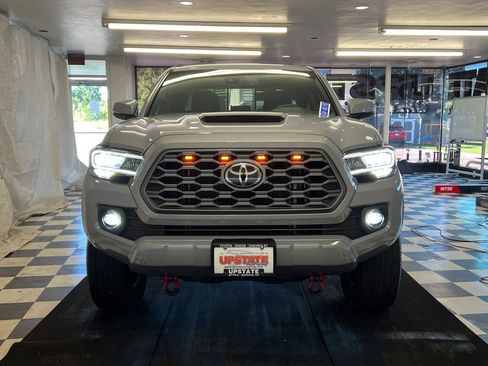 Used 2021 Toyota Tacoma TRD Sport w/ Technology Package AWD/4WD image 2