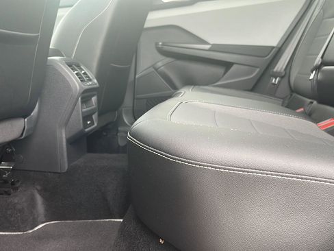 Used 2022 Volkswagen Taos SE w/ Panoramic Sunroof Package AWD/4WD image 12