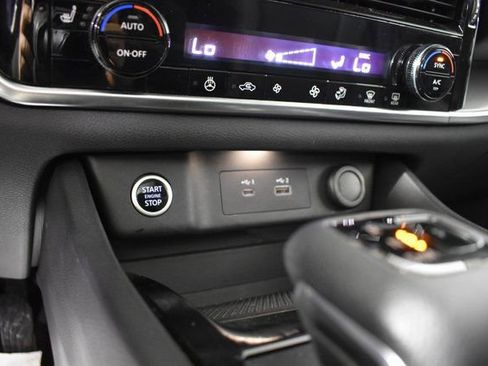 Used 2021 Nissan Rogue SV w/ Premium Package image 16