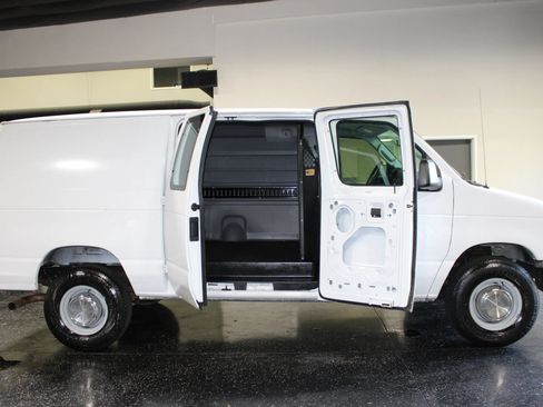 Used 2006 Ford E-350 and Econoline 350 Super Duty RWD image 24