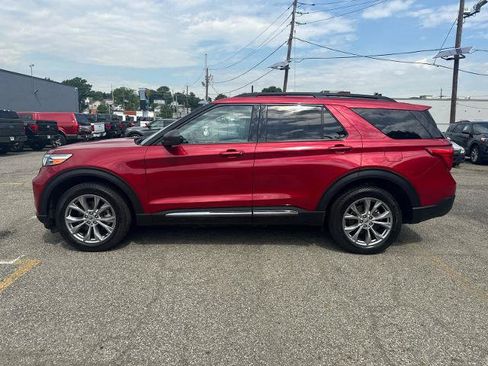 Certified 2022 Ford Explorer XLT w/ Equipment Group 202A AWD/4WD image 4