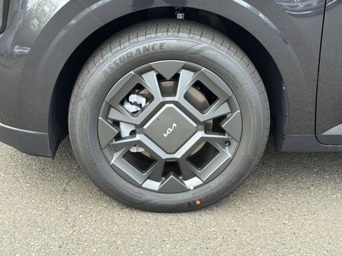 New 2026 Kia Carnival EX FWD image 16