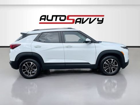 Used 2025 Chevrolet TrailBlazer LT w/ LT Cold Weather Package FWD image 8