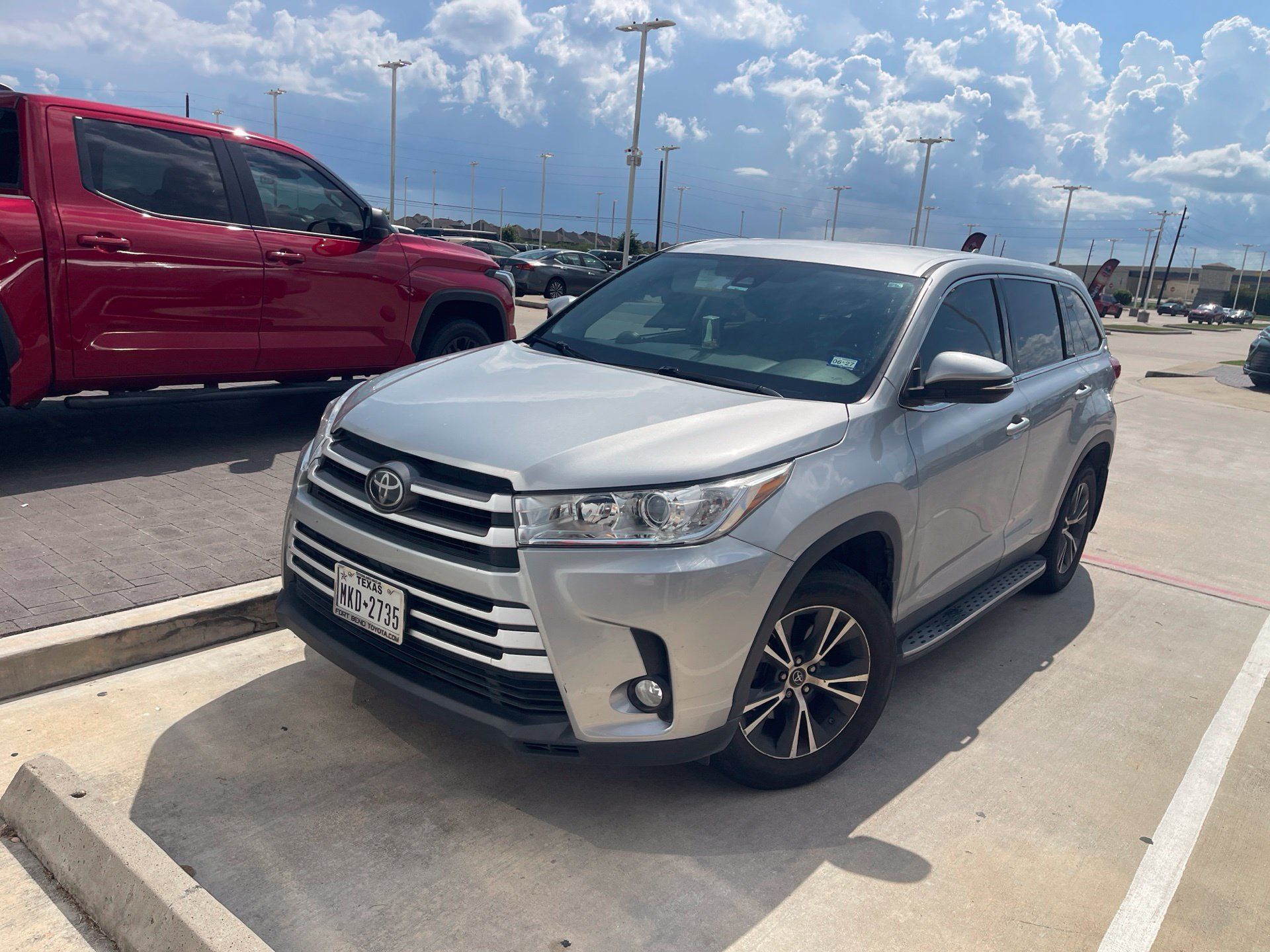 Used 2019 Toyota Highlander Plus FWD image 18