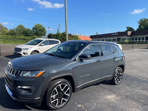 Used 2018 Jeep Compass Limited w/ Navigation Group FWD image 2