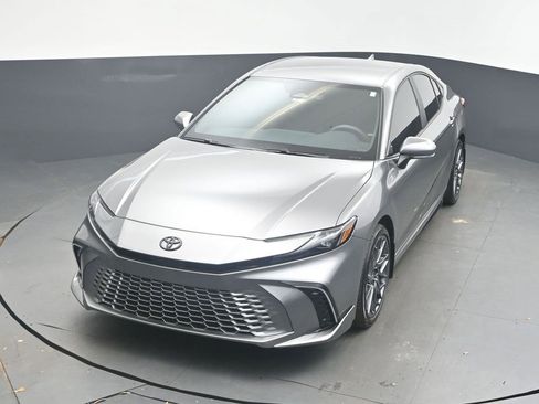 Used 2025 Toyota Camry XSE image 31