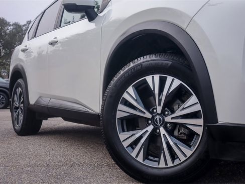 Used 2022 Nissan Rogue SV w/ SV Premium Package image 2