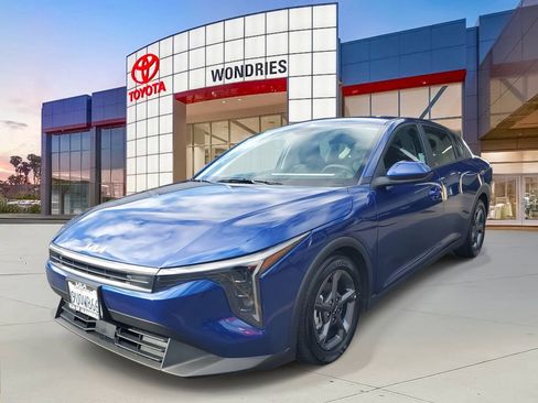 Used 2025 Kia K4 LXS image 2