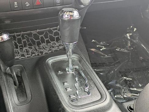 Used 2016 Jeep Wrangler Unlimited Sahara image 12