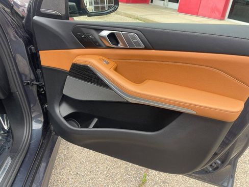 Used 2022 BMW X7 M50i w/ Luxury Seating Package image 14