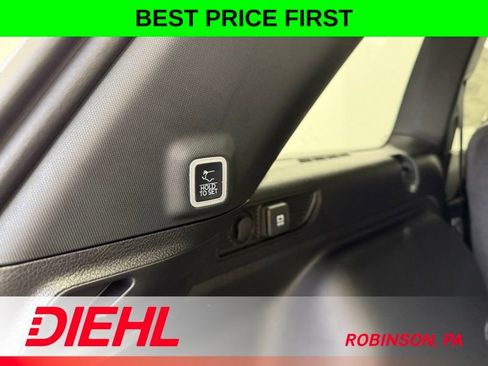 New 2025 Jeep Grand Cherokee Altitude image 11