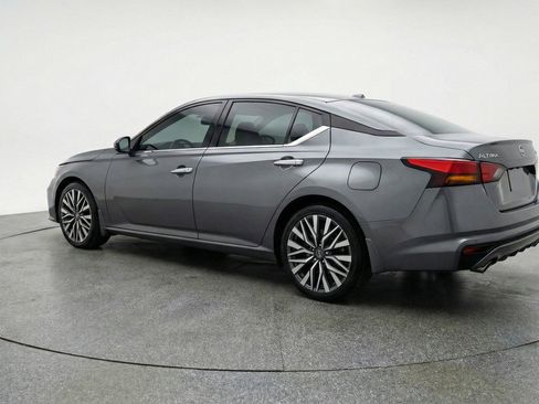 Used 2025 Nissan Altima 2.5 SV image 6