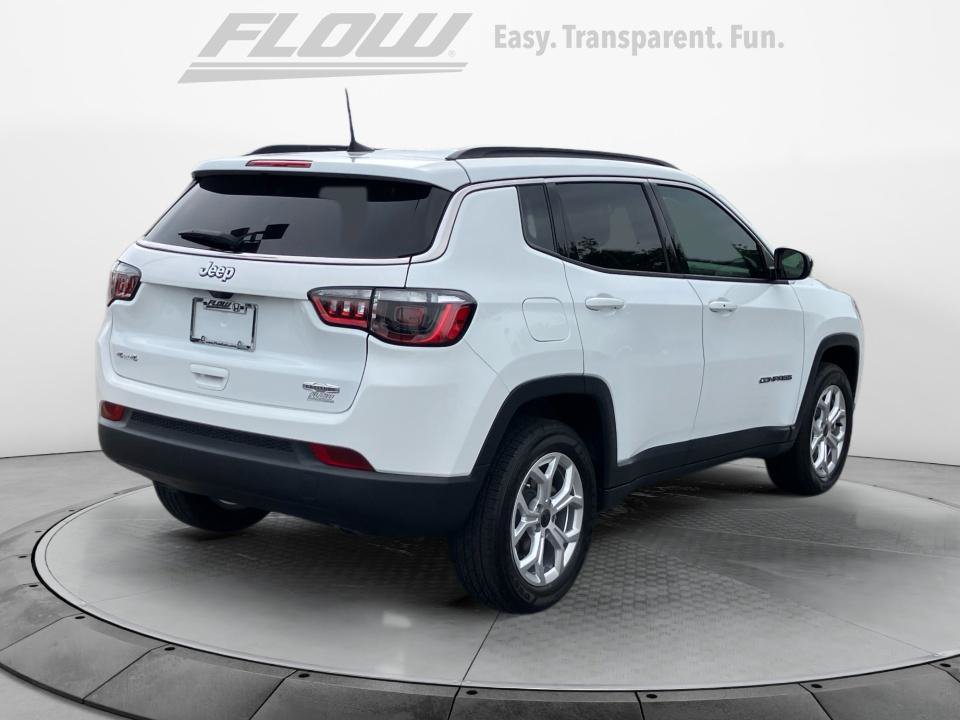 Used 2025 Jeep Compass Latitude AWD/4WD image 9