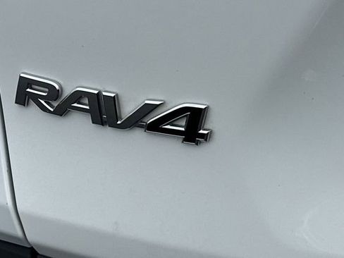 Certified 2023 Toyota RAV4 LE AWD/4WD image 31