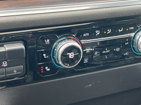 Used 2024 GMC Sierra 1500 SLT w/ SLT Premium Plus Package image 29