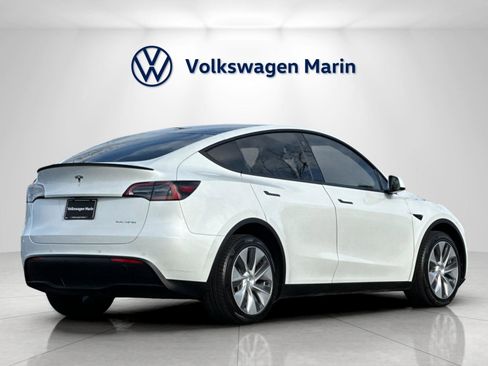 Used 2022 Tesla Model Y Long Range image 5