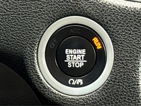 Used 2021 Dodge Charger SXT w/ Blacktop Package image 4