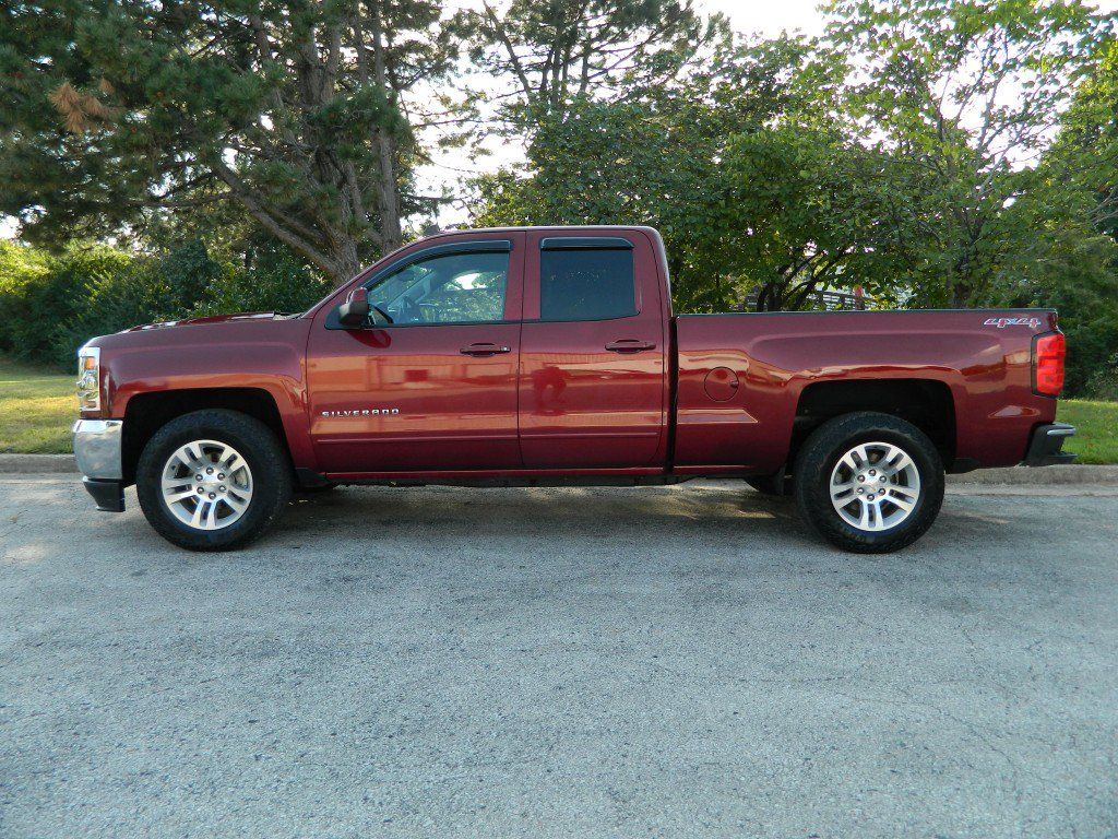 Used 2017 Chevrolet Silverado 1500 LT w/ All Star Edition AWD/4WD image 4