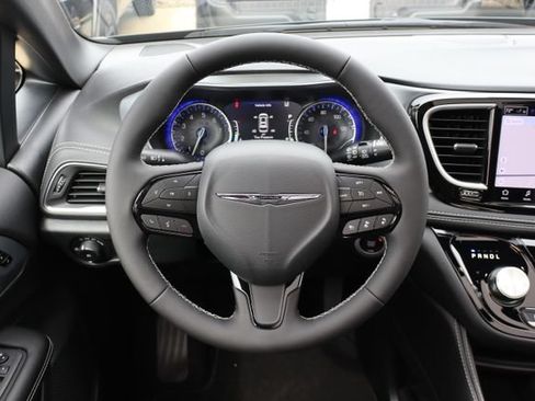 New 2026 Chrysler Pacifica Limited w/ S Appearance Package AWD/4WD image 18