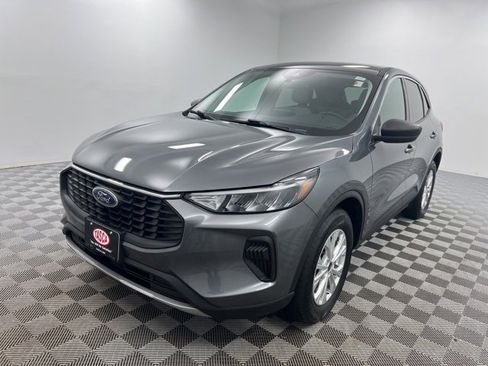 Used 2023 Ford Escape Active image 2