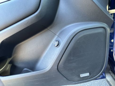 Used 2023 GMC Acadia SLT w/ Elevation Edition image 25