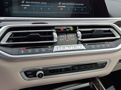 Used 2021 BMW X7 M50i w/ Dynamic Handling Package image 23