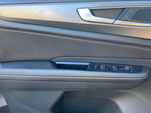 Used 2025 Volkswagen Atlas Cross Sport SE FWD image 13