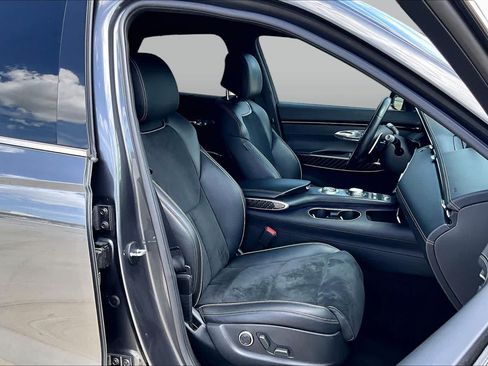 Used 2022 Genesis GV70 3.5T Sport w/ Sport Prestige Package AWD/4WD image 9