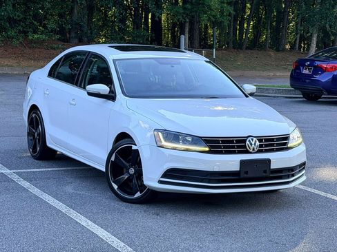 Used 2018 Volkswagen Jetta SE FWD image 4