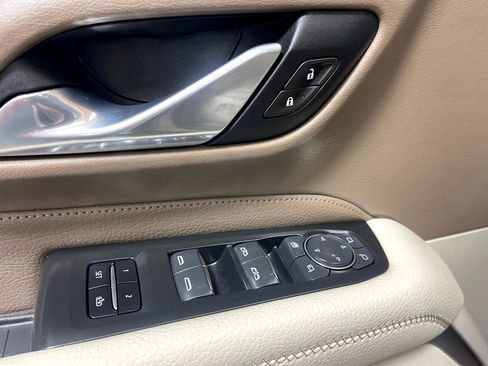 Used 2021 GMC Yukon Denali w/ Denali Premium Package image 13