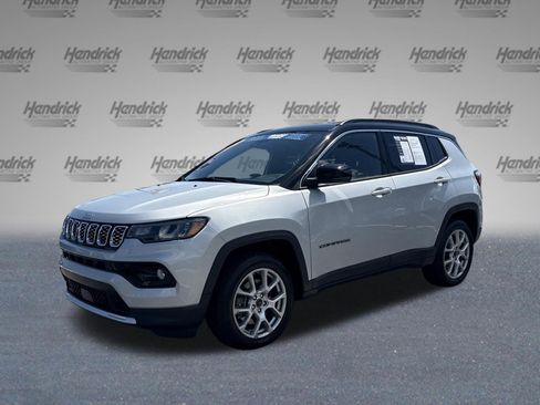 Used 2025 Jeep Compass Limited AWD/4WD image 4