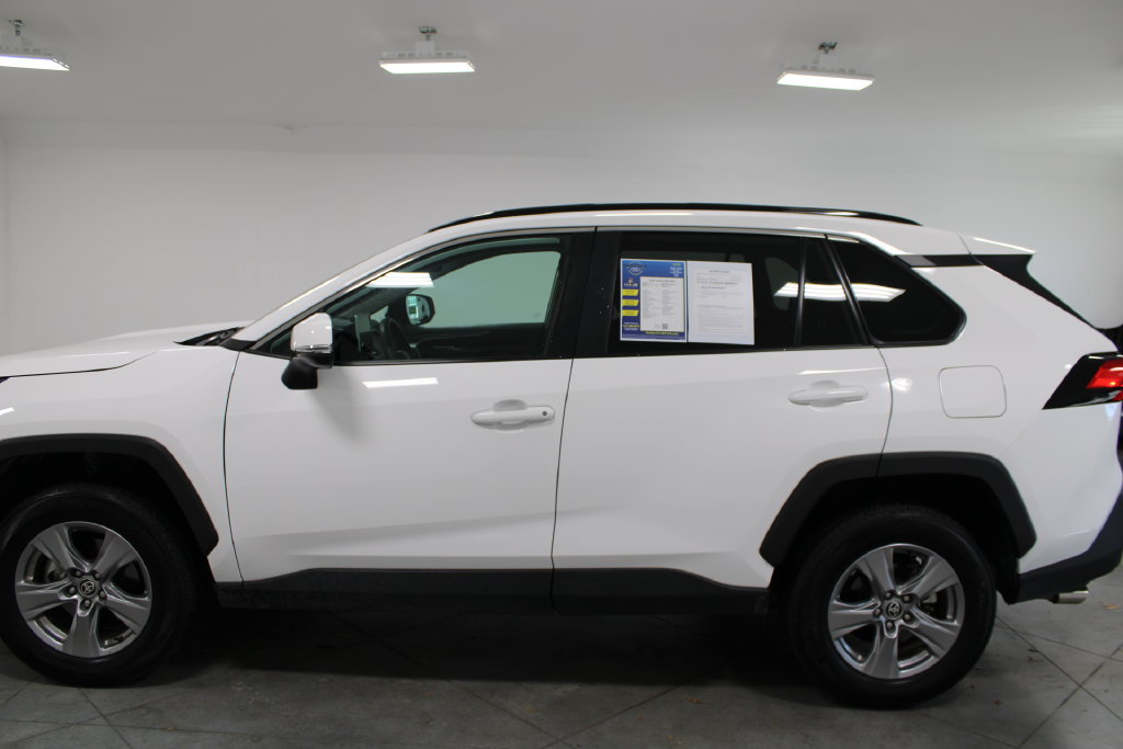Used 2025 Toyota RAV4 XLE AWD/4WD image 6
