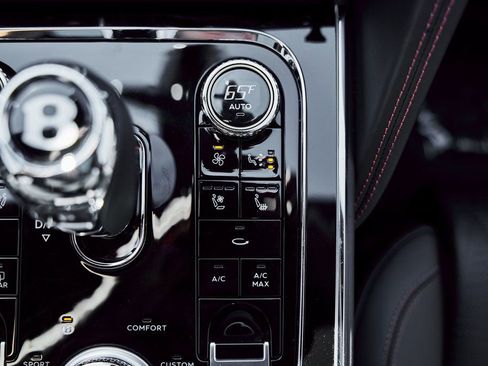 Used 2023 Bentley Flying Spur V8 image 71