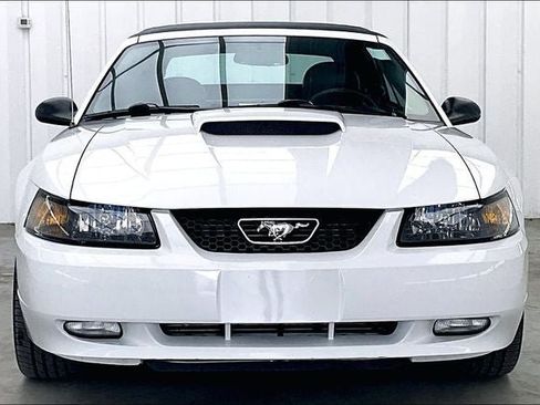 Used 2004 Ford Mustang GT RWD image 3