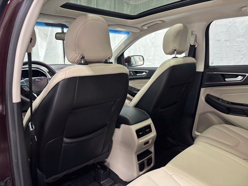 Used 2018 Ford Edge Titanium w/ Equipment Group 301A AWD/4WD image 46