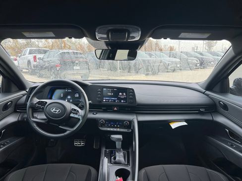 Certified 2025 Hyundai Elantra Sport image 20