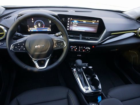 Used 2025 Chevrolet Trax ACTIV w/ Sunroof Package image 14